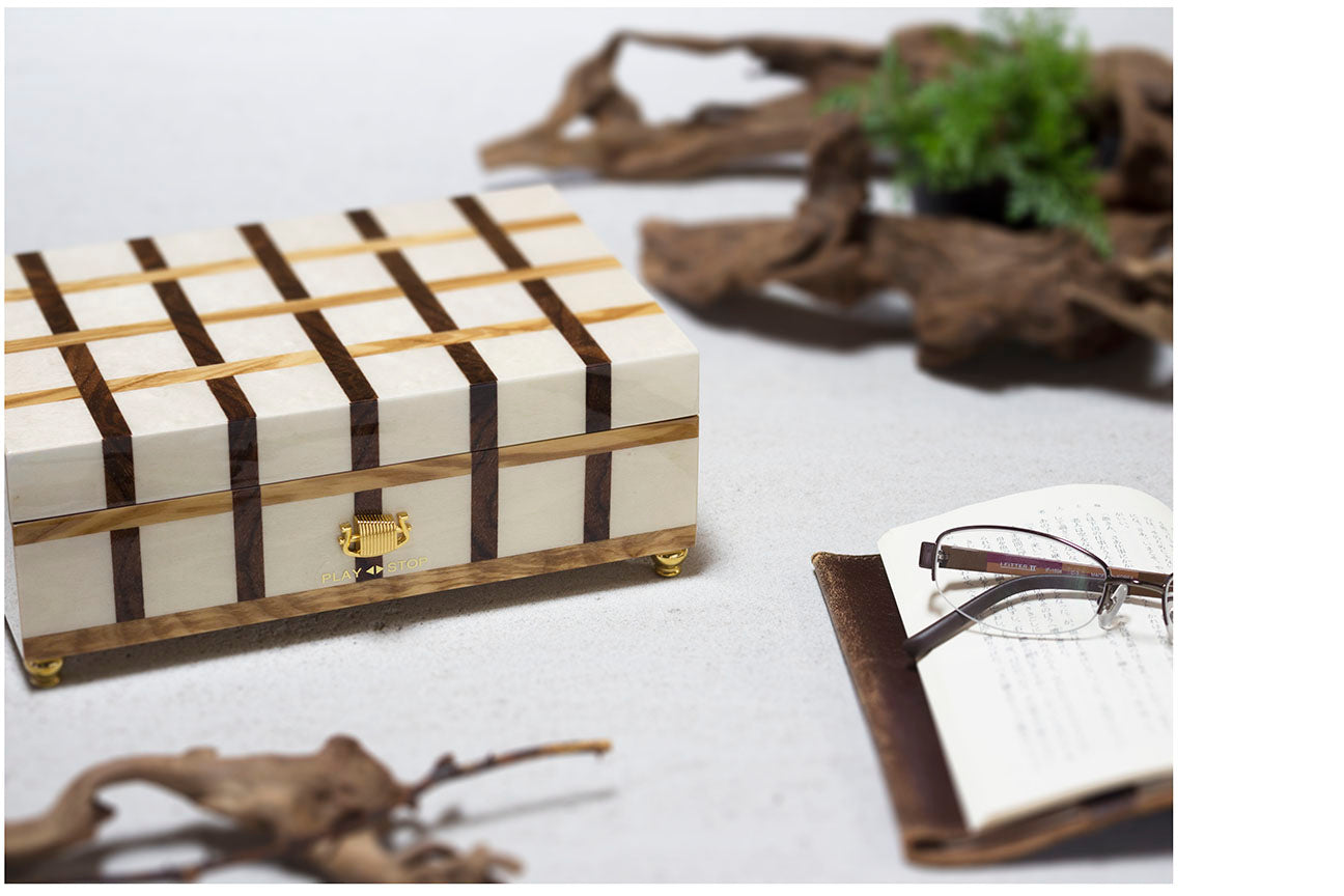EX190I | 30-Note ORPHEUS Music Box – Italian Marquetry, Lattice, with Storage